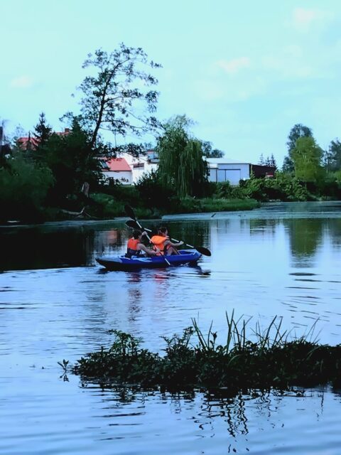 Dworek Czersk, widok na budynek i ogród