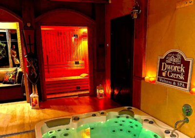 Jacuzzi z sauna infrared - Dworek Czersk Wellness and SPA